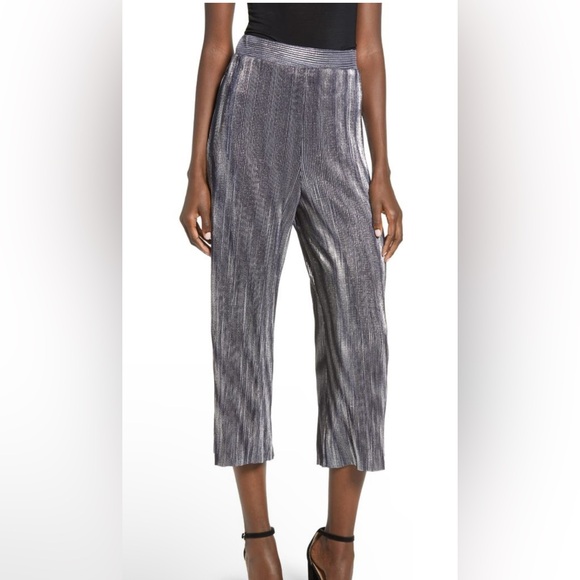 Love, Fire Metallic Mini Pleat Gaucho Crop Pants NWT size Large - Picture 1 of 4